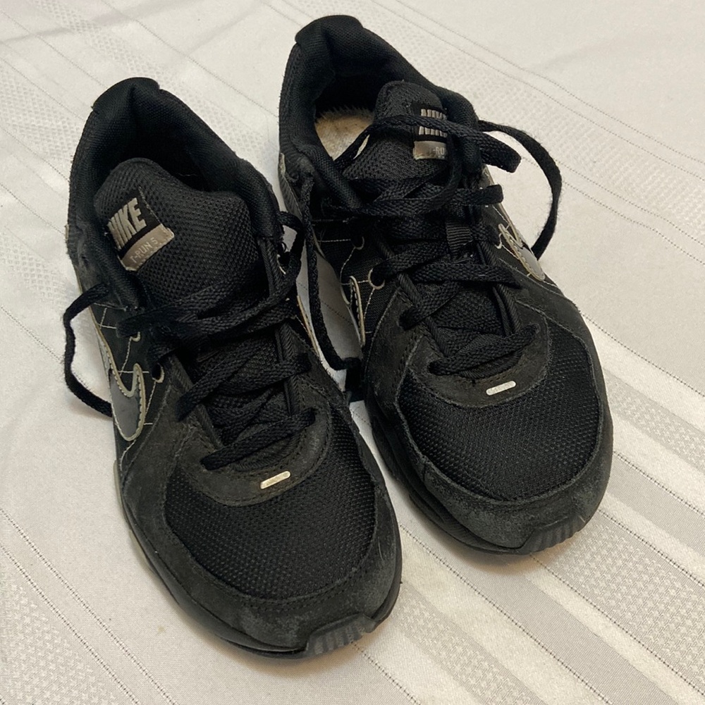 Nike Black Youth Well Loved Sneakers - Clean- Need Insoles - Size 5